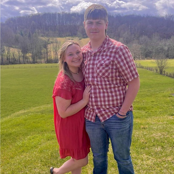 Meet your Posher, Leah - Picture 2 of 5